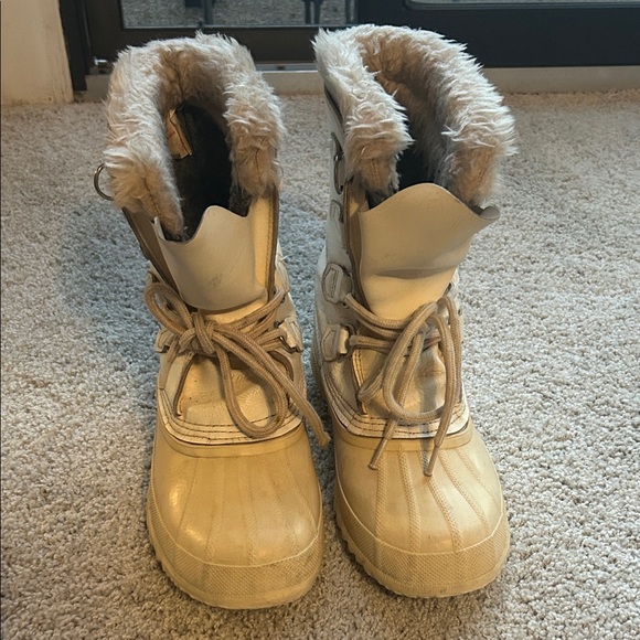 Sorel Cream and Tan Fur-Lined Boots - Picture 2 of 10